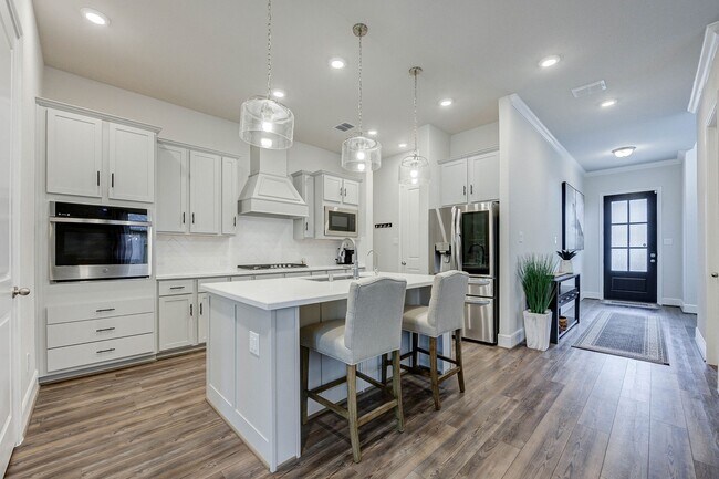 Building Photo - 21820 Enchanted Rock Dr N