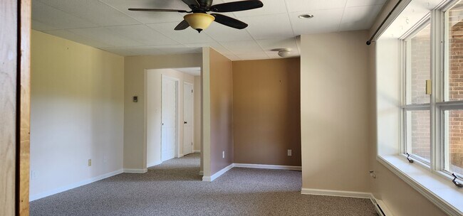 Building Photo - 910 Old Fort Rd