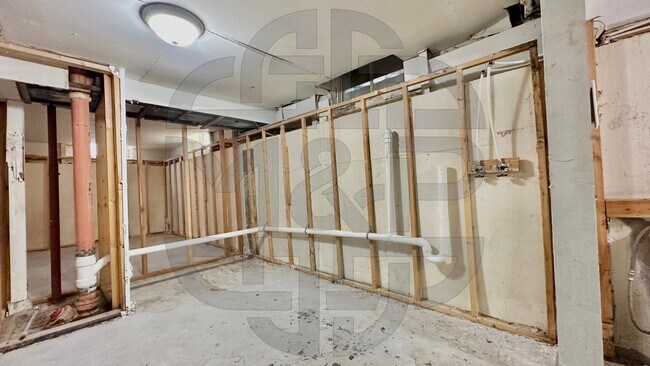 Building Photo - 3615 E Oneida St