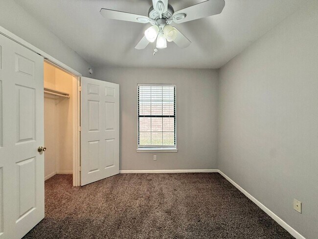 Building Photo - Langley Westminster Duplex