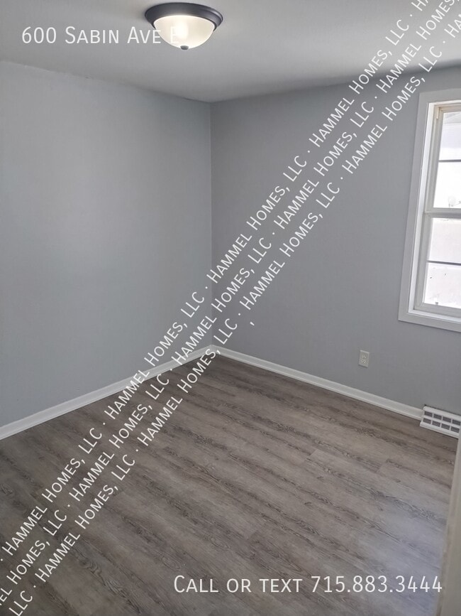 Building Photo - 600 Sabin Ave E