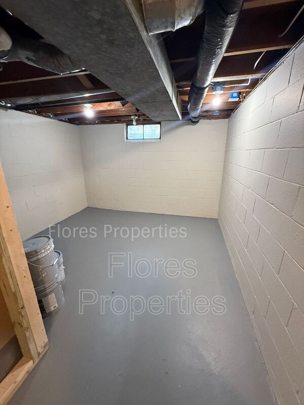 Building Photo - 1136 Pauline Ave