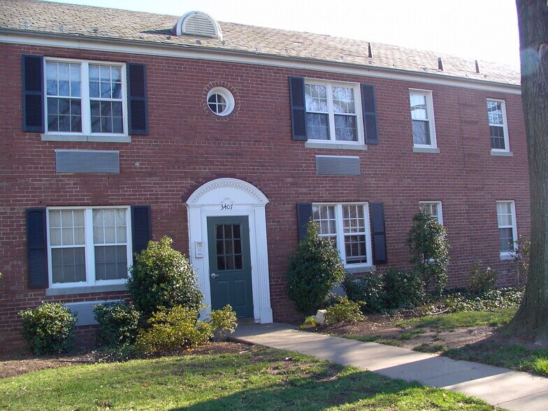 exterior with unit C on 2nd floor - 3407 Commonwealth Ave