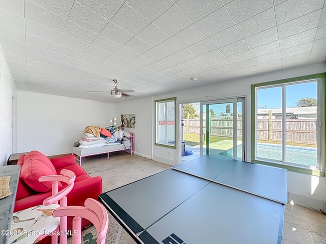 Building Photo - 113 SE 1st St