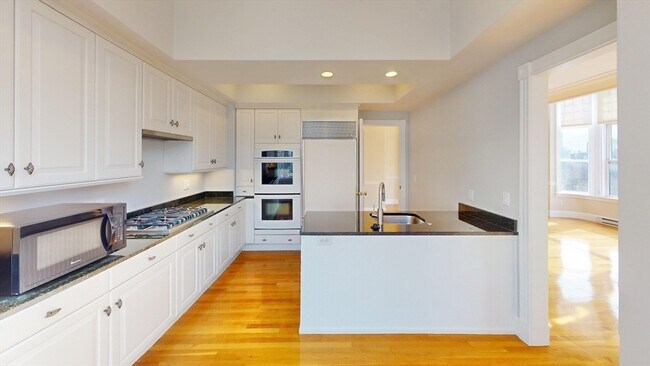 Building Photo - 22 Beacon St