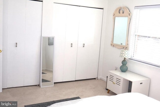 Building Photo - 5934 Mayflower Ct