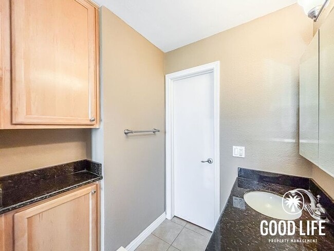 Building Photo - 4860 Rolando Ct