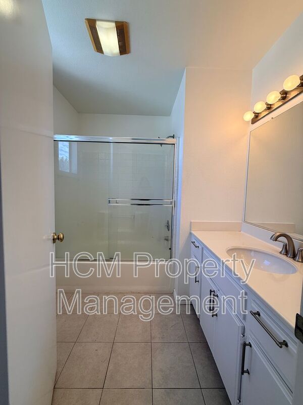 Building Photo - 22 Carlsbad Ln