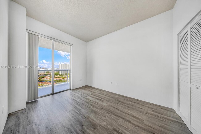 Building Photo - 20515 E Country Club Dr