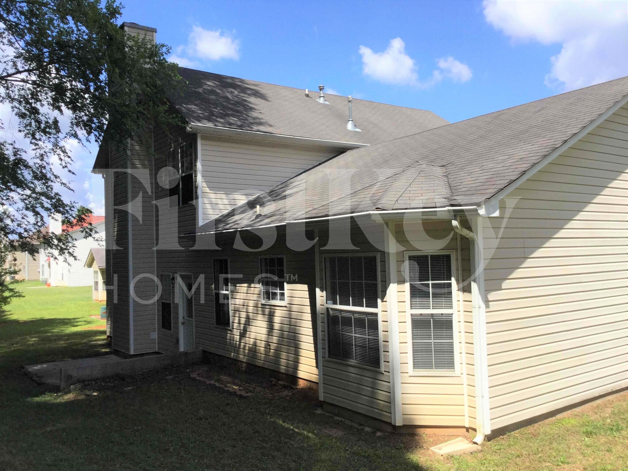 Building Photo - 5243 Round Table Dr