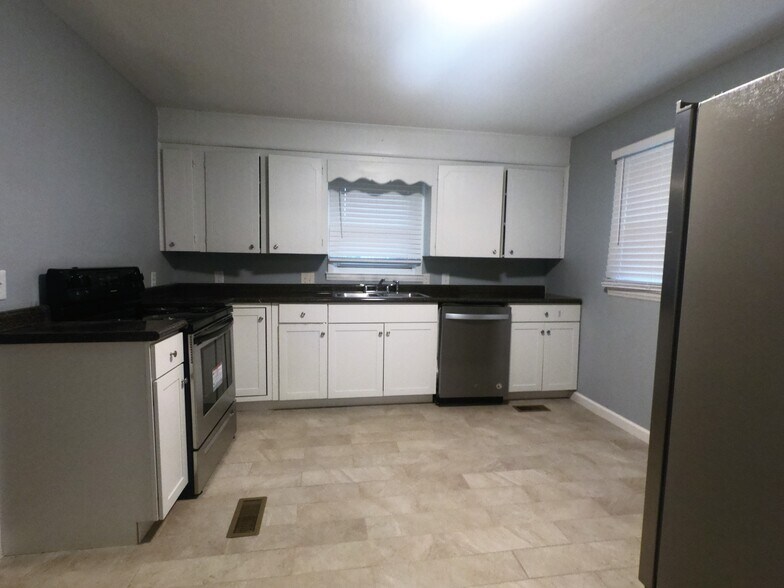 Building Photo - 2409 Boiling Springs Rd