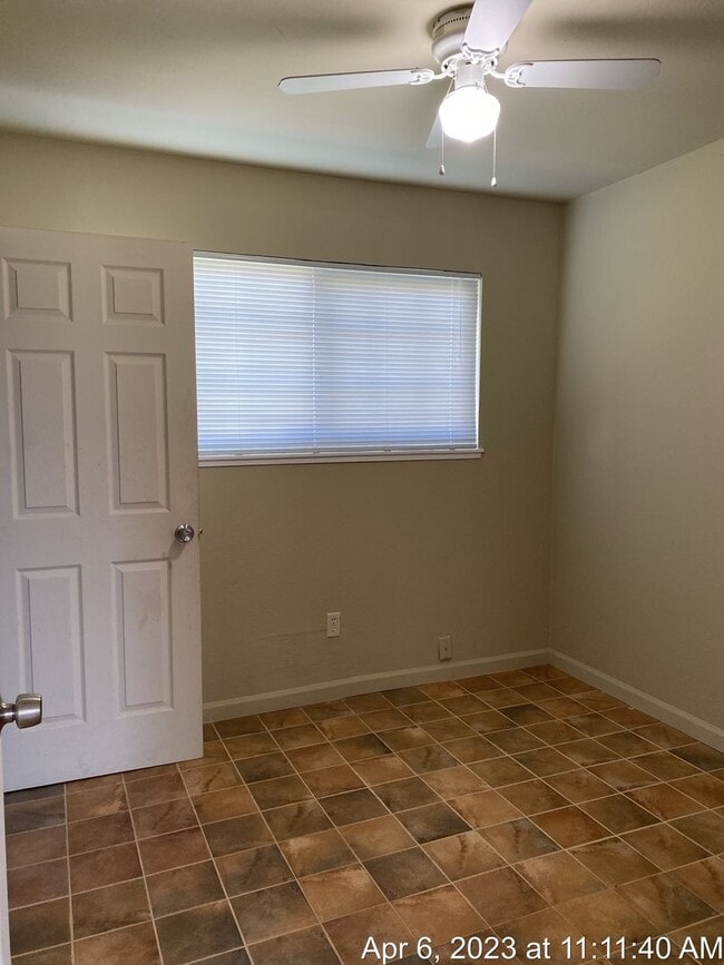 Building Photo - Cozy Home on a Huge Lot