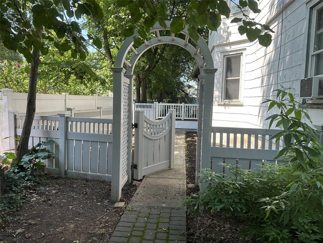 Primary Photo - 2358 Central Ave
