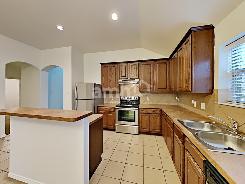 Building Photo - 6412 Spring Ranch Dr