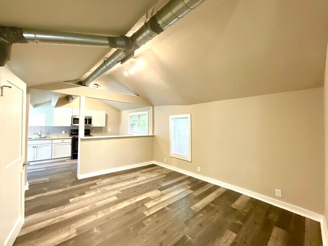 Building Photo - Spacious 2-Bedroom Home Steps from Restaur...