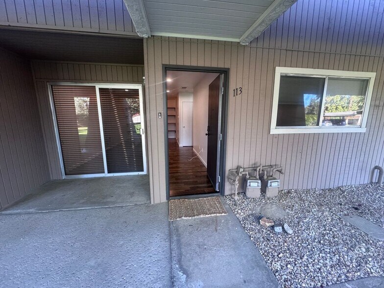 Building Photo - 2825 N Los Felices Rd