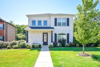 Building Photo - Stunning 4 bedroom, 2.5 bathroom home in Fayetteville!