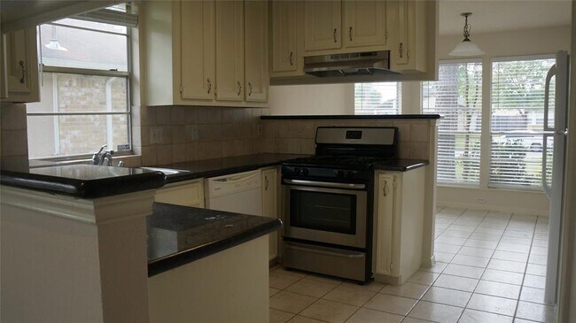 Building Photo - 8211 Valeta Dr