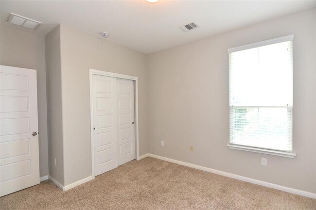 Building Photo - 13400 Briarwick Dr
