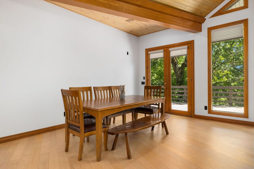 Building Photo - 10 Spring Valley Dr