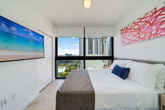 Building Photo - 225 N Miami Ave