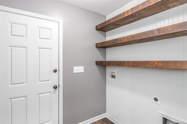 Building Photo - 9025 Saw Tooth Loop