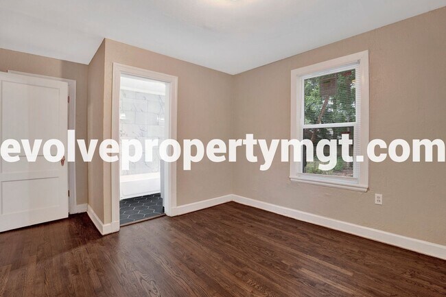 Building Photo - NEWLY RENOVATED HOME!