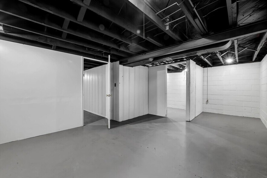 Building Photo - 8593 Engler ave