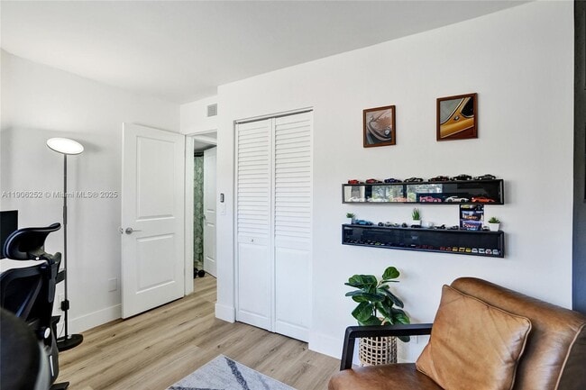 Building Photo - 8137 NW 17th Manor