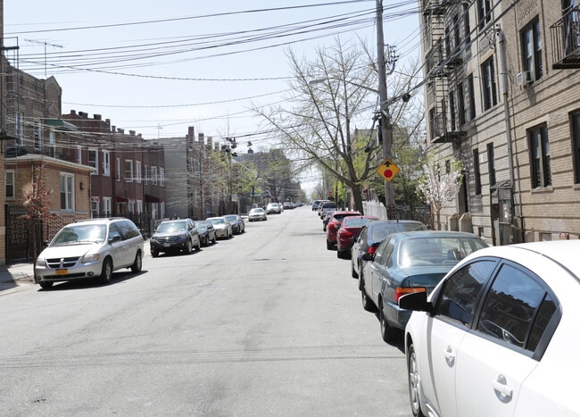 Building Photo - 3038 Wallace Ave