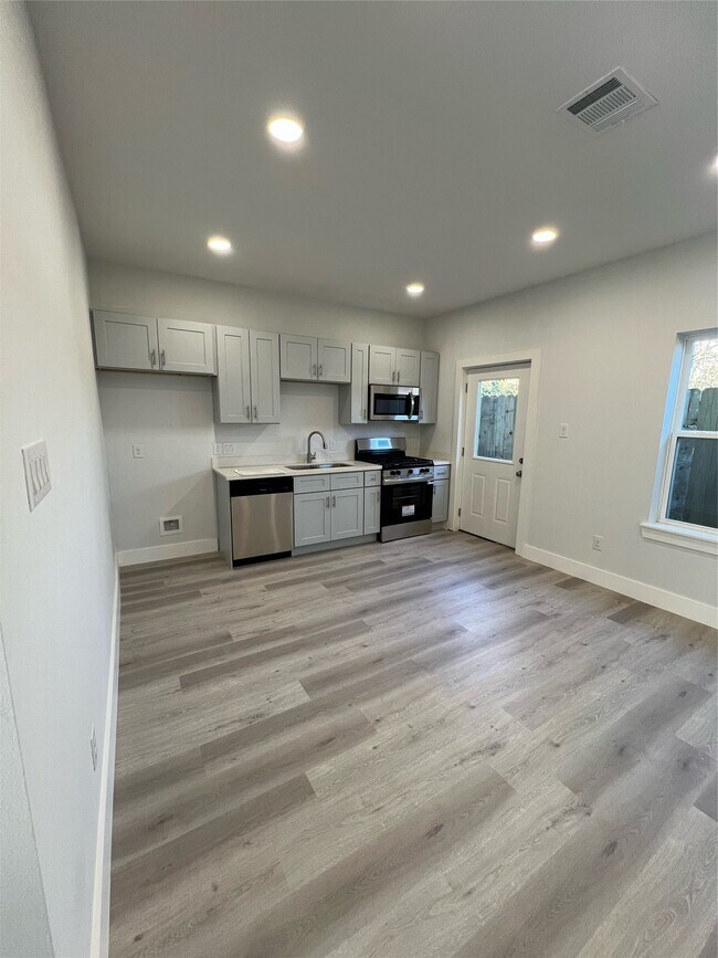 Building Photo - 3533 Alderfer St