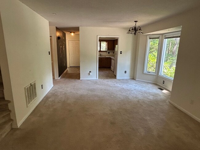 Building Photo - 4 Bed | 2 Bath Townhouse near NCSU - MOVE ...