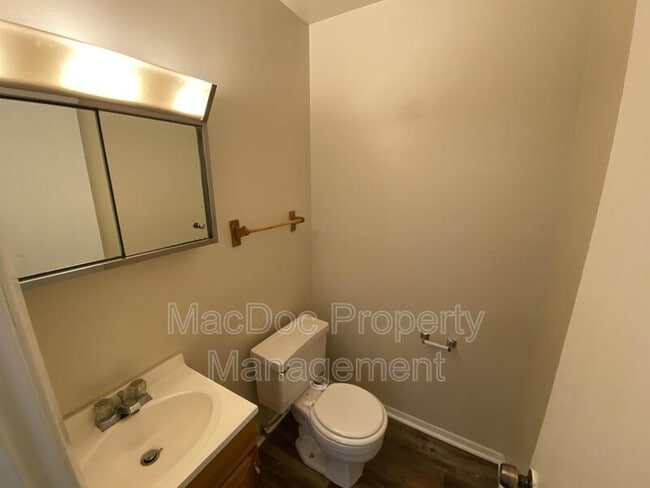 Building Photo - 729 Bellows Ave