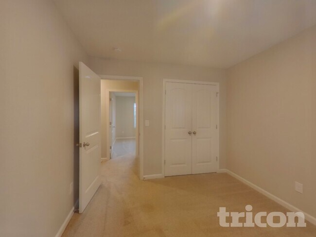 Building Photo - 320 Waterstone Dr