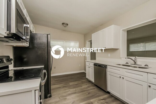 Building Photo - 3 Bedroom Pet-Friendly Home in ORLANDO, FL with Main Street Renewal