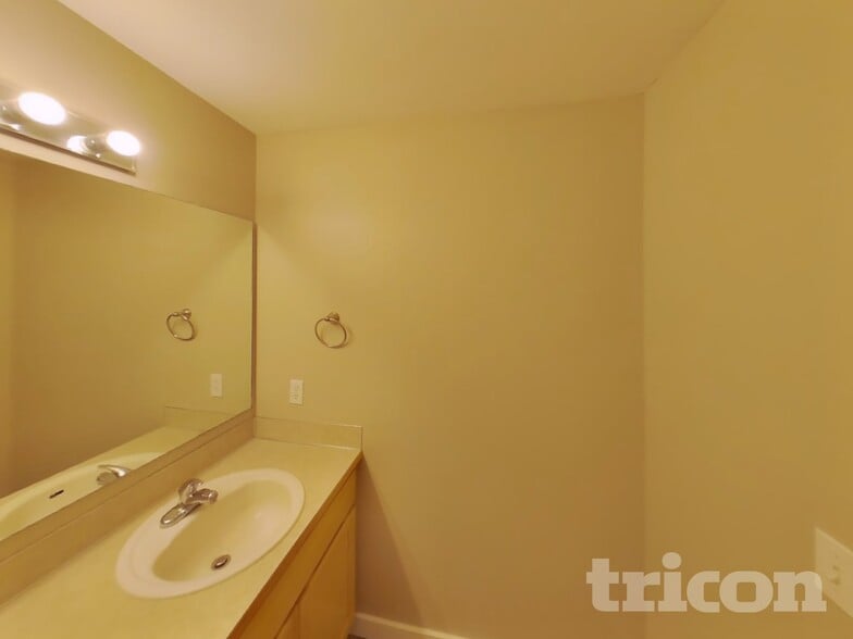 Building Photo - 8423 175th St NE