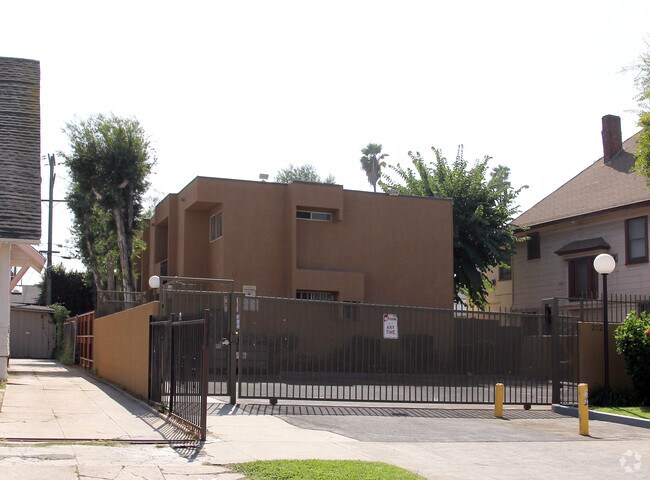 Primary Photo - La Hacienda