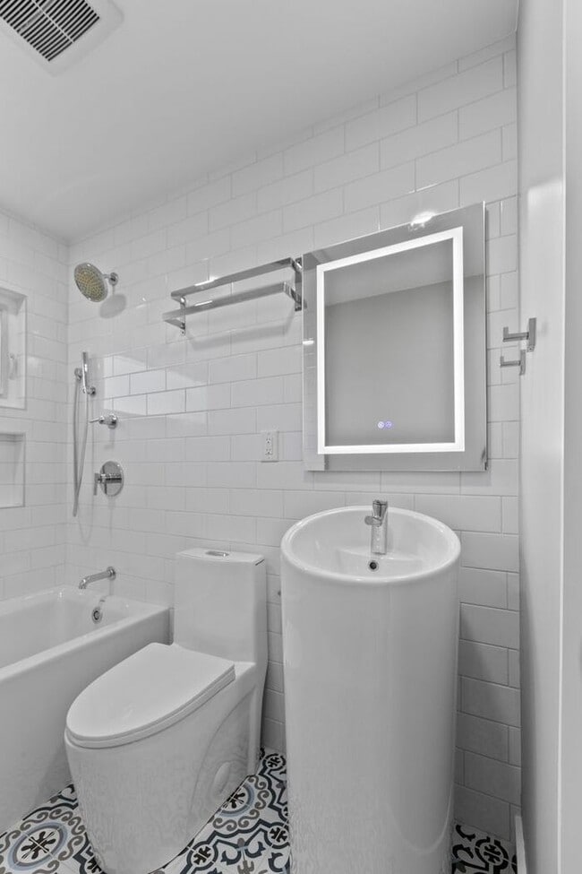 Building Photo - Freshly Updated West Seattle Rambler w/ Ai...