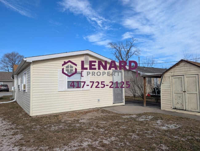 Building Photo - 2 Bedroom Home Available Now!