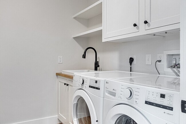 Building Photo - 38 McCallar Ln