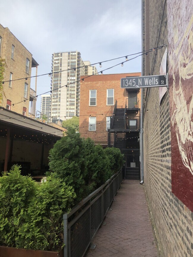 Primary Photo - 1345 N Wells St