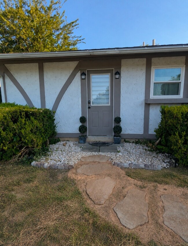 Building Photo - 4902 Casa Espana St
