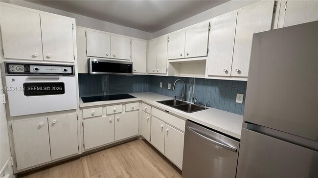 Building Photo - 400 Kings Point Dr