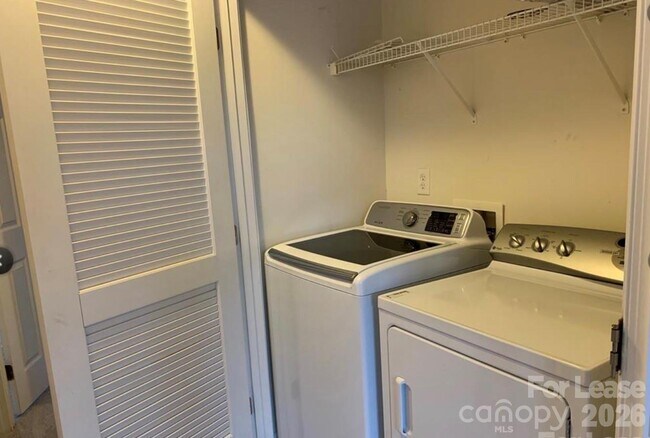 Building Photo - 280 W Bland St