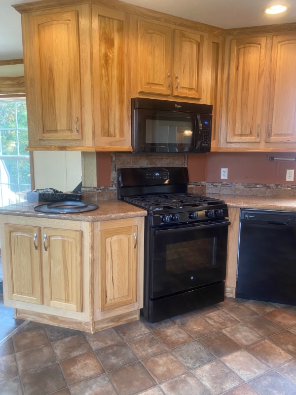 Building Photo - 36 River St