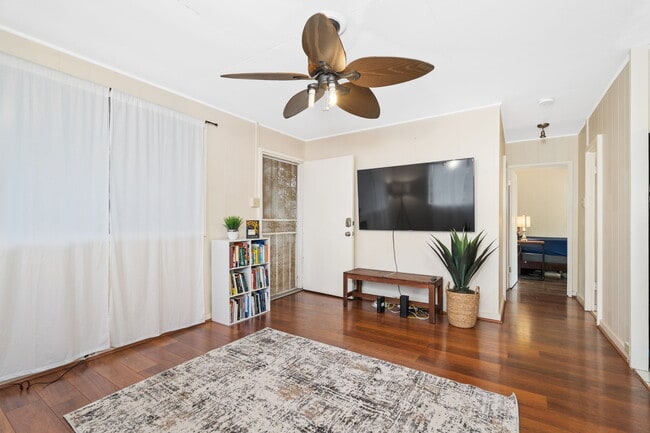 Building Photo - 2115 10th Ave