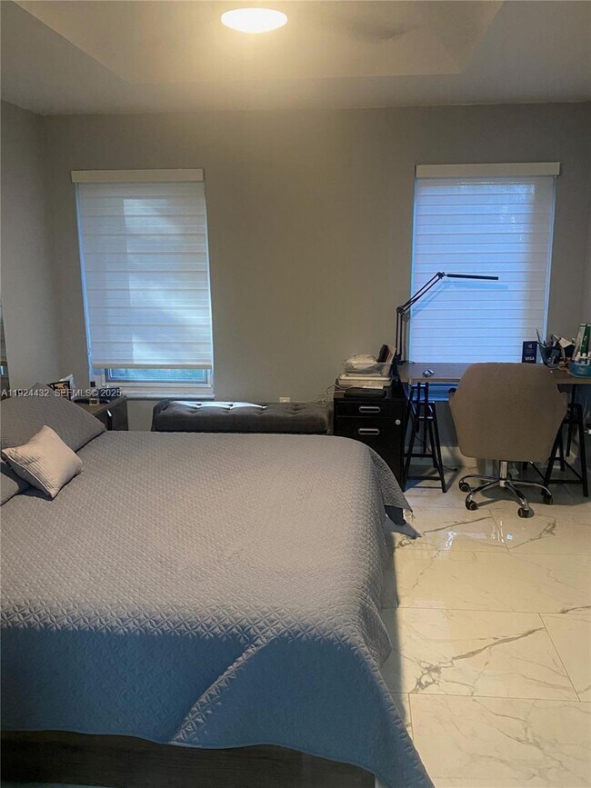 Building Photo - 14046 S Cypress Cove Cir