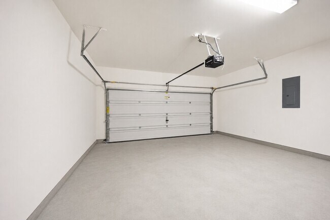 Building Photo - 24014 Via Viale Dr