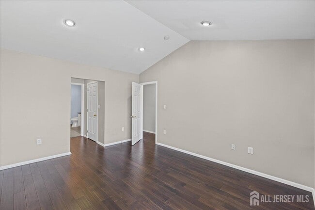 Building Photo - 302 Wellington Park Dr