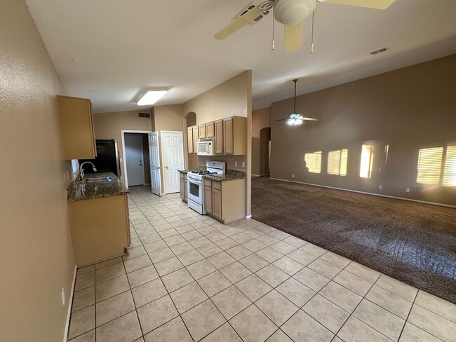 Building Photo - Beautiful 3 Bed 2 Bath House For Rent Gilbert